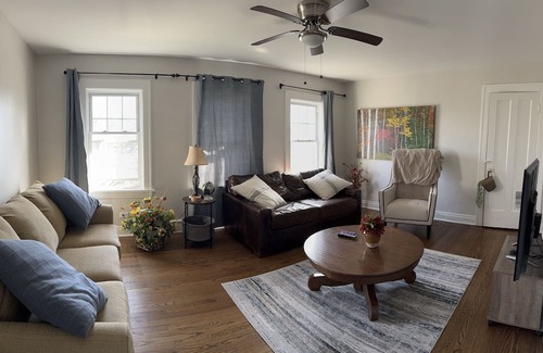 Elmhurst House | Budget-Friendly Elmhurst Home Near Airport with Kitchen