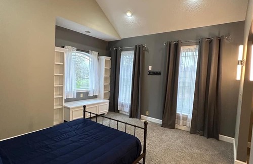 Jefferson House | Comfortable Retreat for Groups on 10 Acres in Jefferson NC