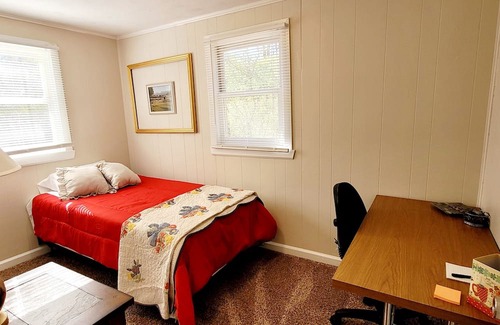 Cameron Cottage | Pet-Friendly Whistling Pines Cottage - Rated 9.4/10