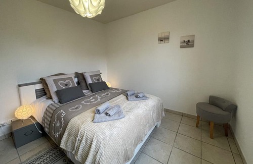 Avermes Cottage | Gite Avermes: Family-Friendly Retreat with Private Pool