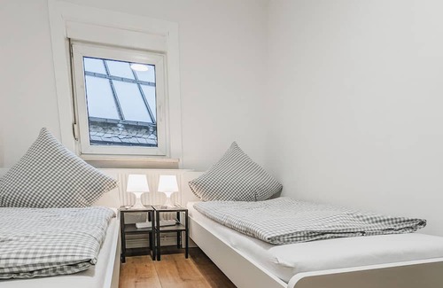 Untervalme House | Ideal Family Retreat: 10 Min from Ski Slopes & Pet Friendly