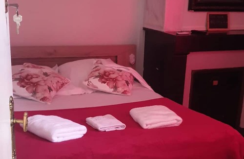 Saint-Amand-Montrond Bed & Breakfast | Convenient City Center Accommodation with Family-Friendly Amenities