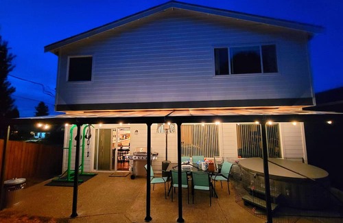 Hilltop House | Top-Rated Hilltop Home with Spa Near Downtown Tacoma