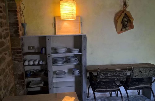 Piandimeleto Apartment | Cozy Antico Borgo Le Torricelle Studio with Kitchen & Breakfast