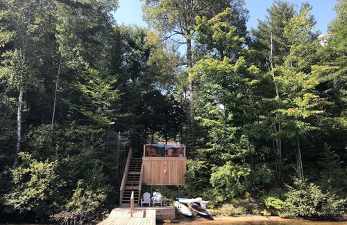 Lake of Bays Cottage | Waterfront Historic Log Cabin at Lake of Bays