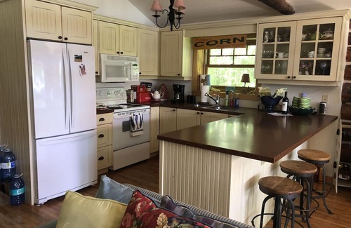 Lake of Bays Cottage | Waterfront Historic Log Cabin at Lake of Bays