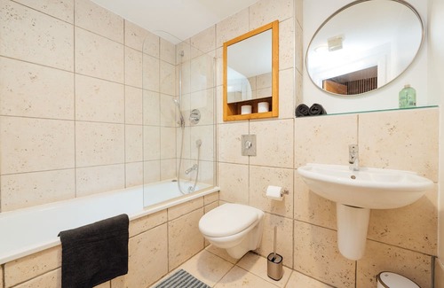 Leeds City Center Apartment | Guest Rated 10/10: Leeds Dock 2 Bedroom Retreat