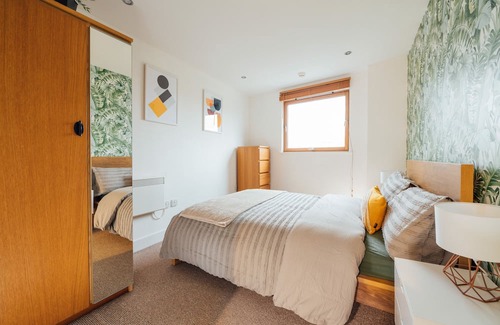 Leeds City Center Apartment | Guest Rated 10/10: Leeds Dock 2 Bedroom Retreat