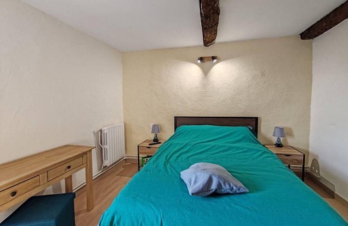 Villemus Bed & Breakfast | Discover Family-Friendly Comfort at L'amphitryon Hotel