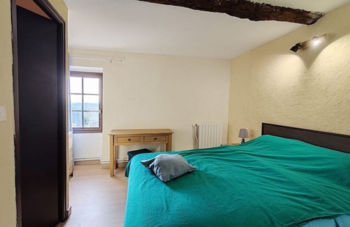 Villemus Bed & Breakfast | Discover Family-Friendly Comfort at L'amphitryon Hotel