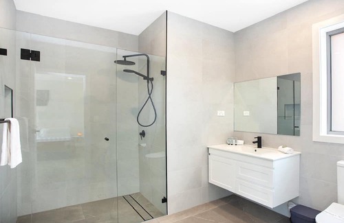 Booker Bay House | Booker Bay Retreat - Modern with Wifi Included