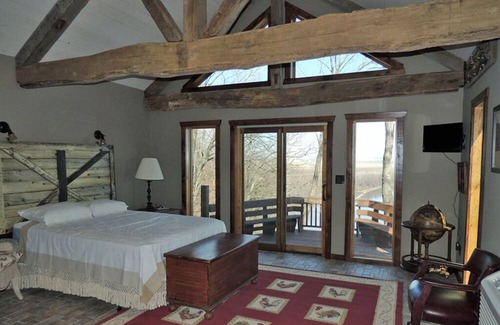 Treloar Bed & Breakfast | Wine Haus: charming cottage with breathtaking views of the Missouri River!!