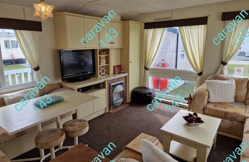 Talybont House | Comfortable 3-Bedroom Caravan at Family Holiday Park