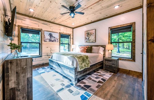 Broken Bow Cabin | RIVERFRONT RETREAT: DIRECT ACCESS TO WATER & MOUNTAIN FUN