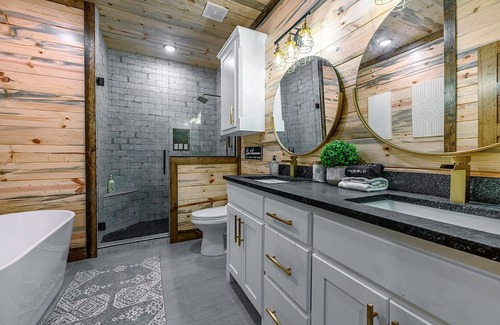 Broken Bow Cabin | RIVERFRONT RETREAT: DIRECT ACCESS TO WATER & MOUNTAIN FUN