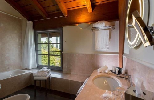 Rondo - Torretta House | Stylish Hotel Near Milan Cathedral with Onsite Parking