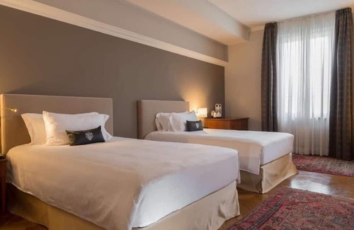 Rondo - Torretta House | Stylish Hotel Near Milan Cathedral with Onsite Parking