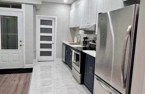 De Lorimier Apartment | Inviting Apartment in Plateau Mt-Royal with Spa & Hot Tub