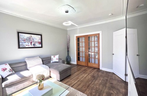 De Lorimier Apartment | Inviting Apartment in Plateau Mt-Royal with Spa & Hot Tub