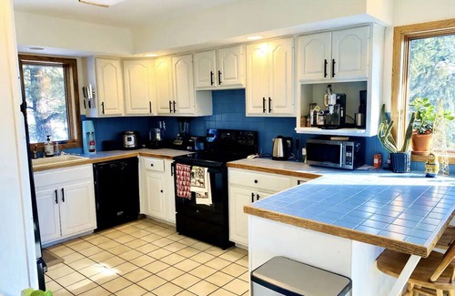 Nederland Villa | Granite Rock Retreat Villa: Breathtaking Views Await