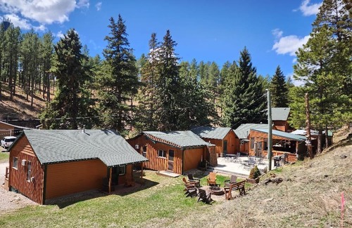 Hill City Cabin | Ideal Location for Adventure: Walk to Hill City & Trails