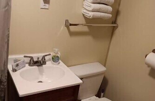 Hill City Cabin | Ideal Location for Adventure: Walk to Hill City & Trails