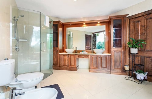 Whitford House | Tranquil Countryside Estate with Ocean Views and Pool