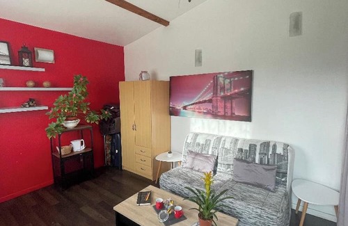 Huille Apartment | Cozy Studio with Garden & Terrace in Durtal for 3 Guests