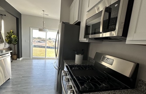 Huntcliff House | Convenient Stay Near Fort Jackson & Downtown USC