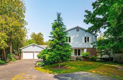 Elora House | Riverside Retreat Minutes from Downtown Elora - Family Friendly!