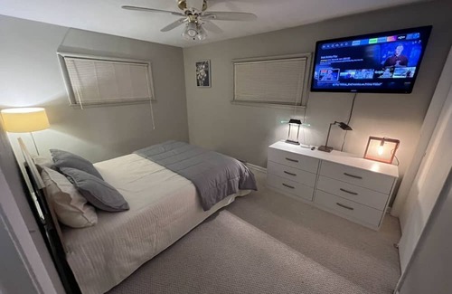 Brown Deer House | Cozy 3 Bedroom Retreat with Spa in Brown Deer