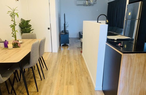 Ranui House | Convenient Ensuite Near Trains and Takeaway Options