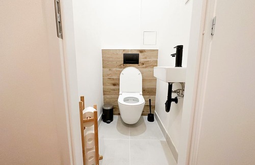 Vinohrady Apartment | Charming Vinohrady Apartment: Pet-Friendly & Breakfast Included