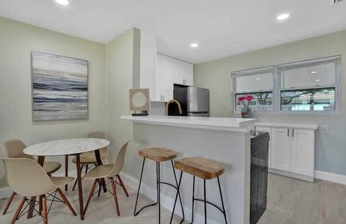 Central Oakland Park Apartment | 2 Bedroom 825955 by Houzlet