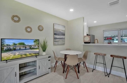 Central Oakland Park Apartment | 2 Bedroom 825955 by Houzlet