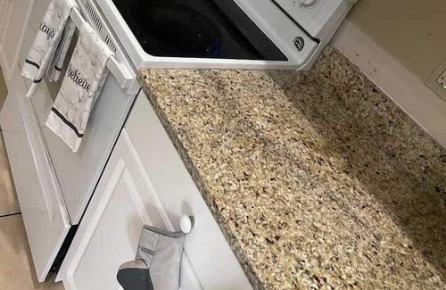 Sunshine Apartment | 4 Bedroom 831377 by Houzlet