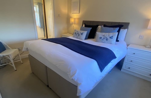 Toddington Cottage | Village location. Cottage. 40 minutes from London. Bedfordshire. Sleeps 4-6.