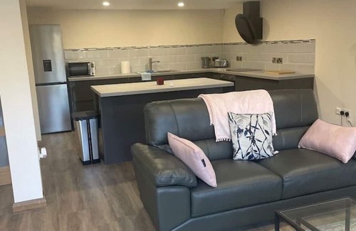 Belfast Apartment | Garden Apartment: Guest Rated 10/10 with Pool & Spa
