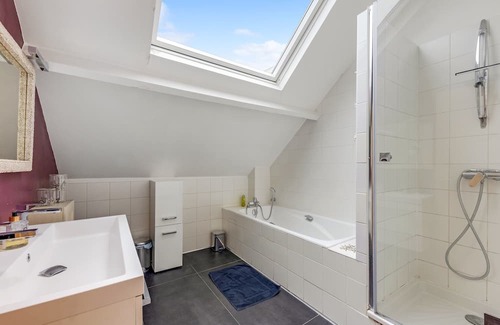 Montrouge House | Experience the Olympics 2024: Elegant 4-Bedroom Retreat in Paris
