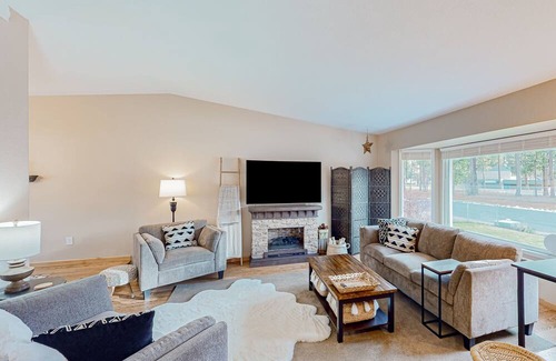 Post Falls House | Beautifully renovated, dog-friendly home with great location & backyard
