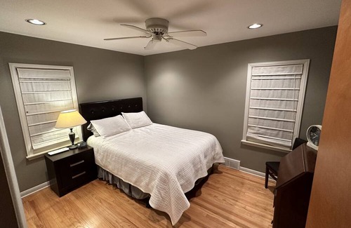 Allen Park House | Peaceful Bungalow near Airports & Downtown Detroit