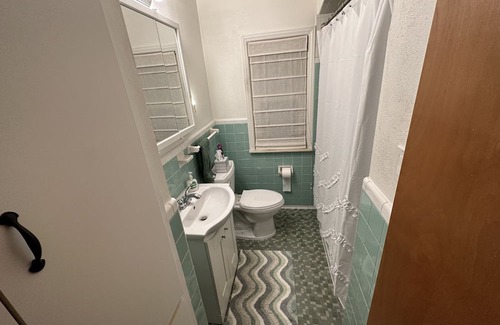 Allen Park House | Peaceful Bungalow near Airports & Downtown Detroit