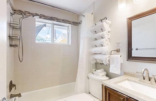 Broadview Park House | Dog-Friendly Oasis with Fenced Yard & Furnished Patio