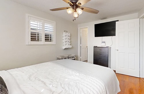 Broadview Park House | Dog-Friendly Oasis with Fenced Yard & Furnished Patio