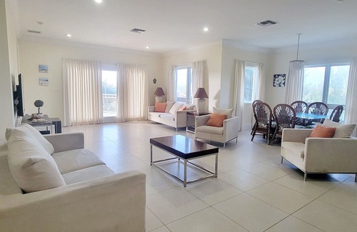 Bahamia West Condo | Gated Lux family size condo near beach w/boat dock, working station, pool, canal
