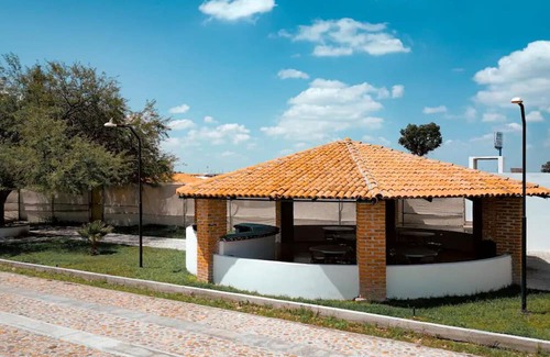 Aguascalientes House | Convenient Airport Proximity & Family-Friendly Amenities
