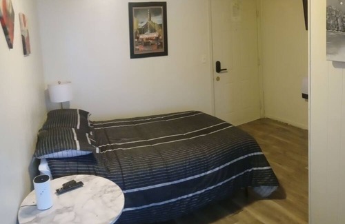 Savage House | Budget-Friendly Cozy Rooms with Family Amenities Await
