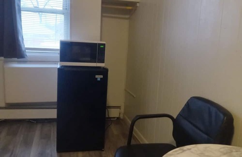 Savage House | Budget-Friendly Cozy Rooms with Family Amenities Await