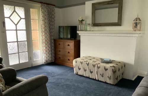 Crookwell House | Cozy 3-Bedroom Home Just Steps from Main Street