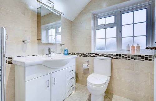 South Benfleet House | Explore Pass the Keys: Family-Friendly 4-Bedroom Retreat